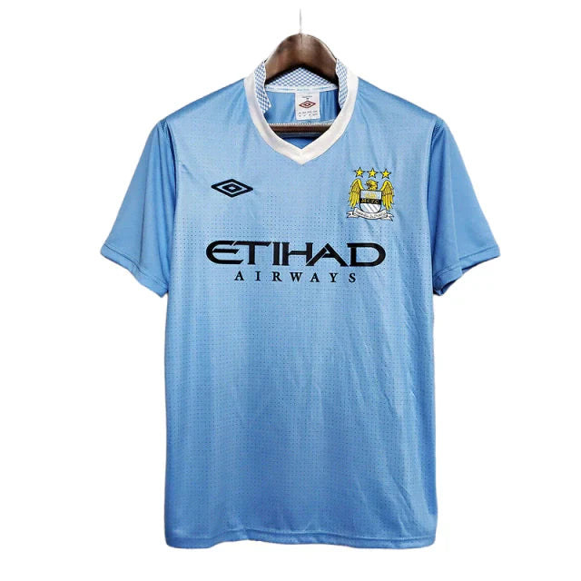 Camisa Manchester City Retrô 2011/2012 Azul - Umbro - Rezenha 10 FC